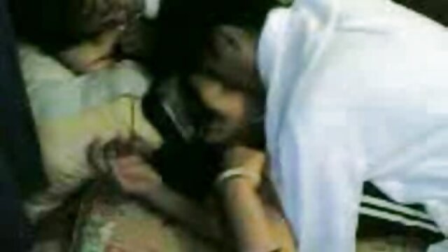 Pilihan jogan :  Hung kandang jaran copulates ing lapangan bal-balan karo papat sundel Hot porno film 