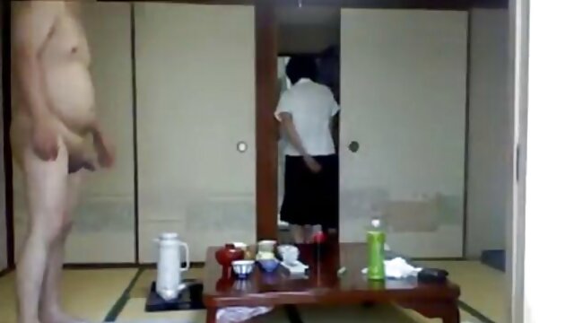 Pilihan jogan :  Pirang tresna njupuk mudhun ing dheweke dhengkul lan nggawe wong seneng Hot porno film 